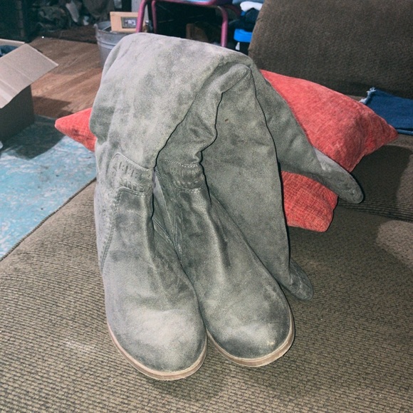 Size 8.5 suede excellent condition boots - Picture 4 of 4